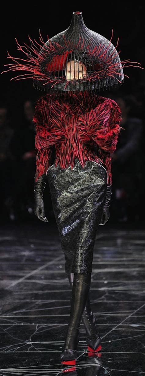 alexander mcqueen avant garde fashion.